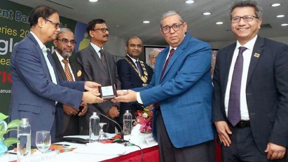 পাচার অর্থ উদ্ধারে বিদেশি আইনজীবী নিয়োগ করবে অন্তর্বর্তী সরকার