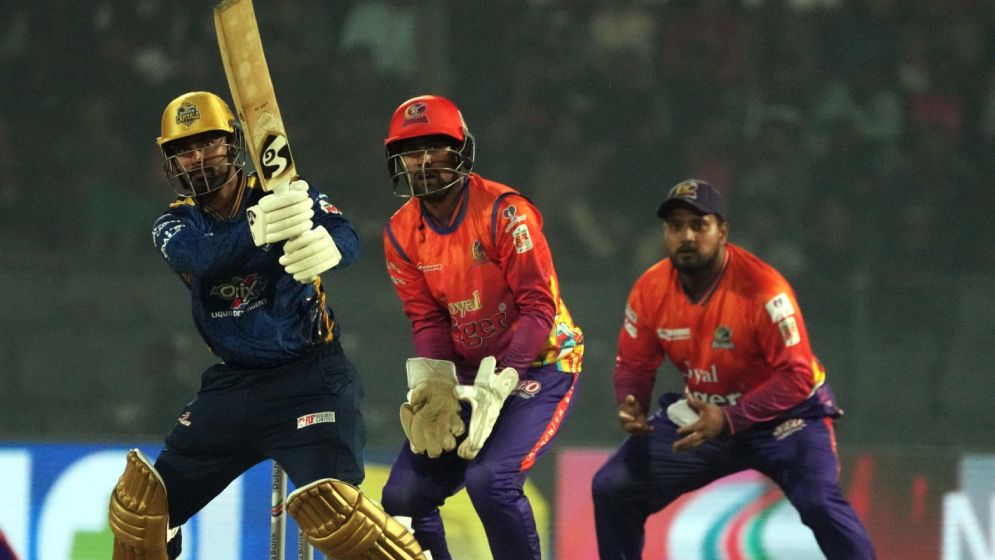 রেকর্ড গড়ে অবশেষে জয়ের দেখা পেল ঢাকা
