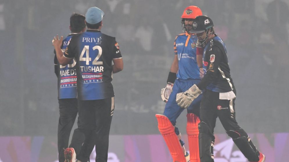 শেষের ধসে রংপুরকে জয় ‘উপহার’ খুলনার