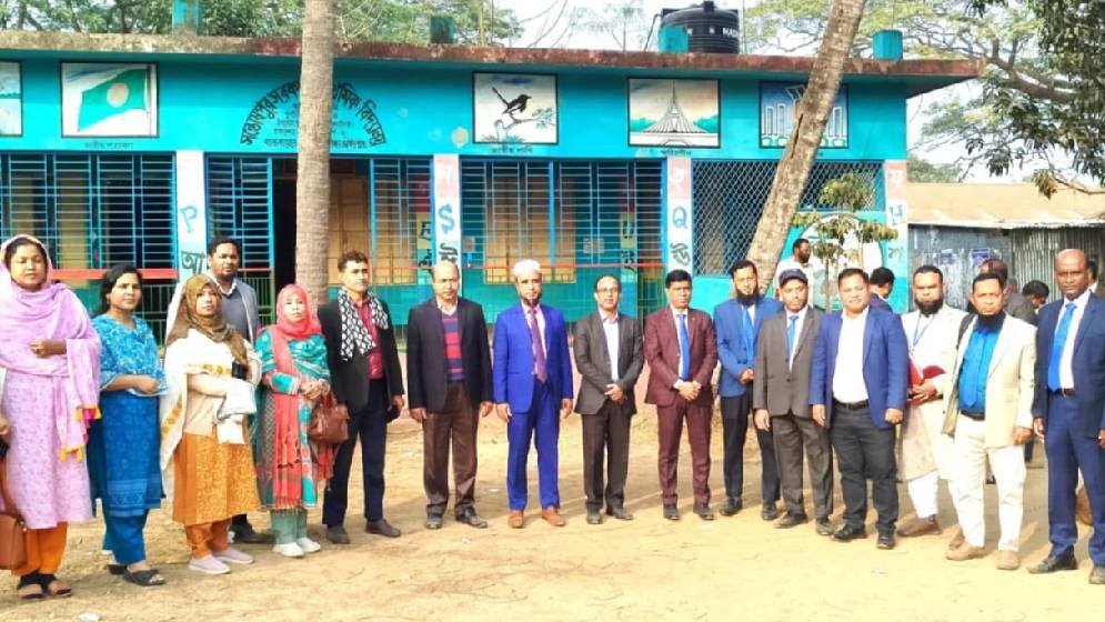 ফুলবাড়িয়ায় বিদ্যালয় পরিদর্শনে নেপ'র বিশেষজ্ঞ টিম
