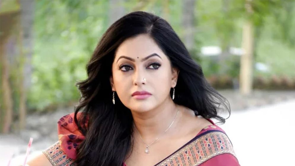 চলচ্চিত্র অভিনেত্রী নিপুণ আটক