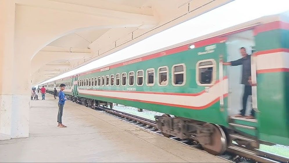 ঘন কুয়াশায় দুর্ঘটনা এড়াতে যেসব নির্দেশনা দিলো রেলওয়ে