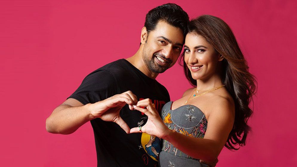 ‘নটী বিনোদিনী’ ছবি নিয়ে যা বললেন দেব-রুক্মিণী