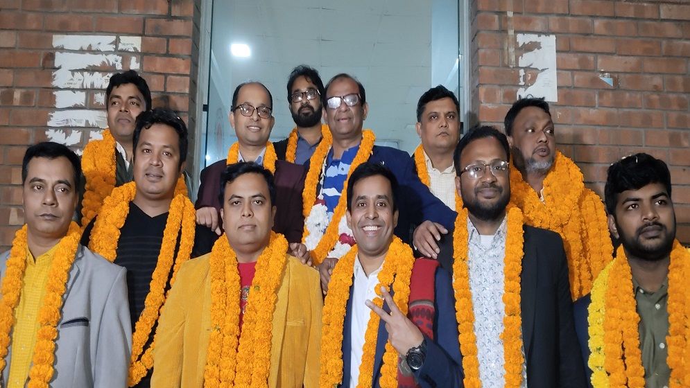 সভাপতি তমাল, সাধারণ সম্পাদক বাদশা, সদস্য ভোরের কাগজের ইমরান