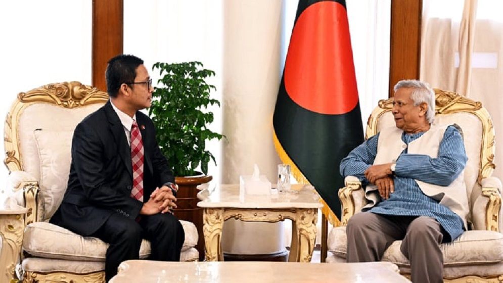 বাংলাদেশি শ্রমিকদের জন্য মালয়েশিয়ার মাল্টিপল-এন্ট্রি ভিসা প্রদানের আহ্বান প্রধান উপদেষ্টার