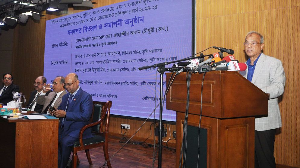 অধিকার আদায়ে ভারতকে কোনো ছাড় নয়: স্বরাষ্ট্র উপদেষ্টা