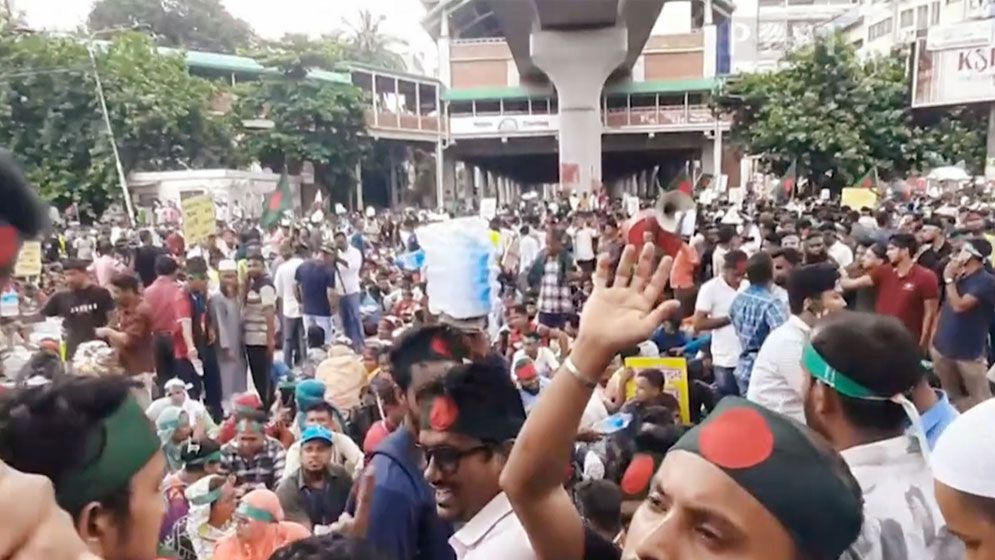 শাহবাগে পুলিশের গুলিতে দুই মাদ্রাসা শিক্ষক নিহতের দাবি, যা জানা যাচ্ছে