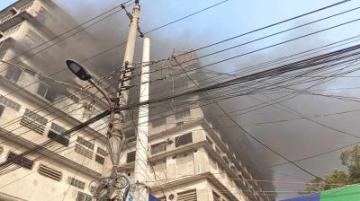 হাজারীবাগে লেদার গোডাউনে ভয়াবহ আগুন, নিয়ন্ত্রণে কাজ করছে সেনাবাহিনী, বিজিবি