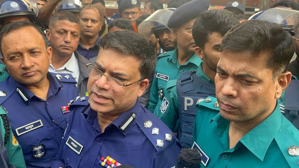 ‘চাকরি ফেরত পেতে আইন অনুযায়ী আসতে হবে’