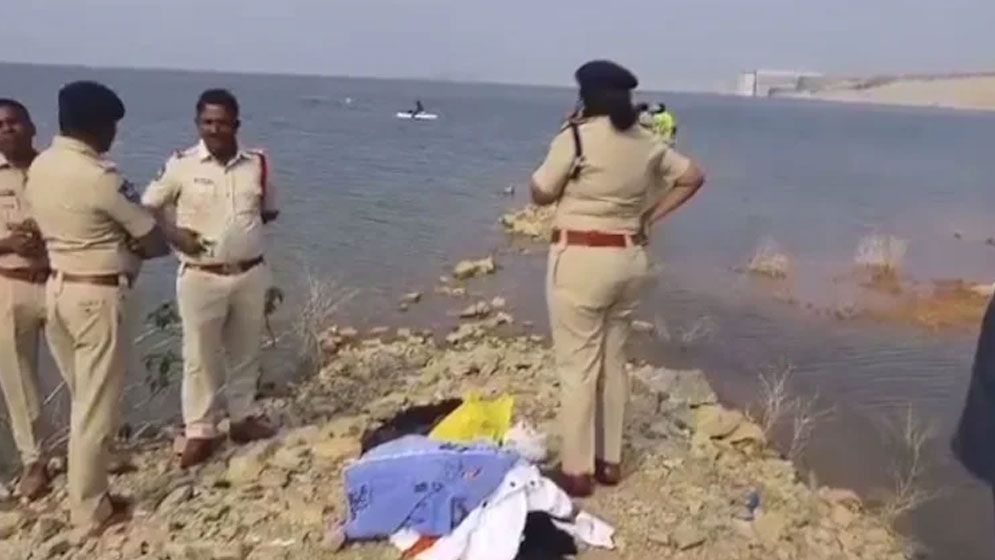 টিকটক বানাতে গিয়ে পানিতে ডুবে পাঁচ বন্ধুর মৃত্যু