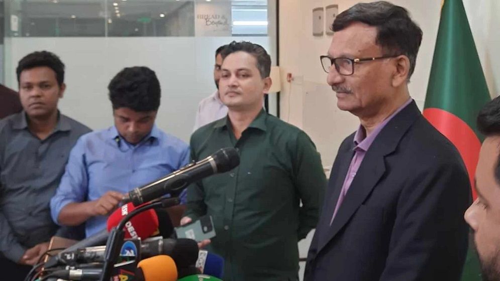 ইতালিতে ৬০,০০০ বাংলাদেশির পাসপোর্ট আটকা, যে কারণ দেখালেন পররাষ্ট্র উপদেষ্টা