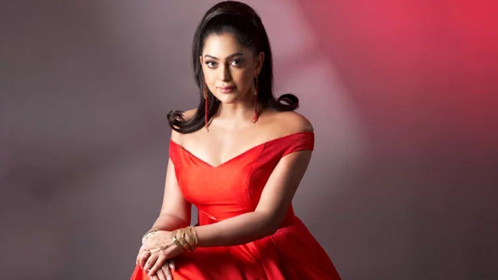 বিমানবন্দরের ঘটনা নিয়ে যা বললেন নিপুণ