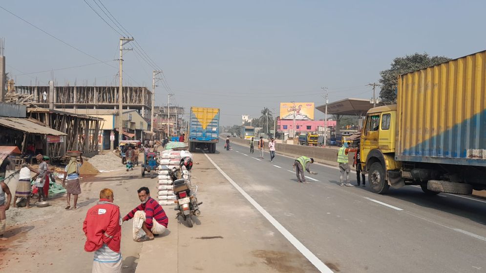অধিগ্রহণের খবর শুনে ইমারত নির্মাণের হিড়িক