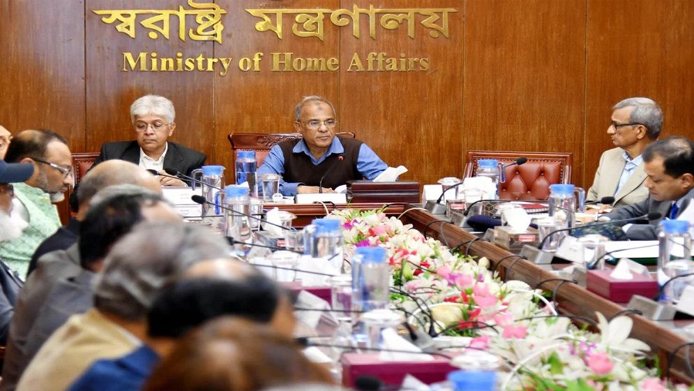 জনগণই রেললাইন থেকে তিতুমীর শিক্ষার্থীদের উঠিয়ে দেবে: স্বরাষ্ট্র উপদেষ্টা