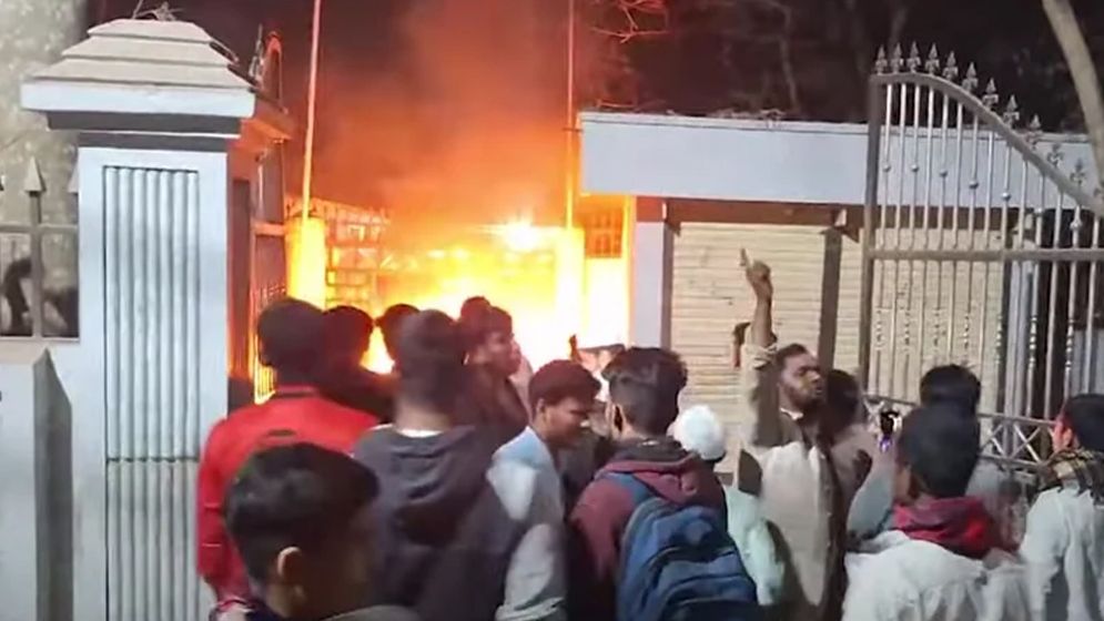 সাবেক রাষ্ট্রপতি আবদুল হামিদের বাড়িতে ভাঙচুর, আগুন