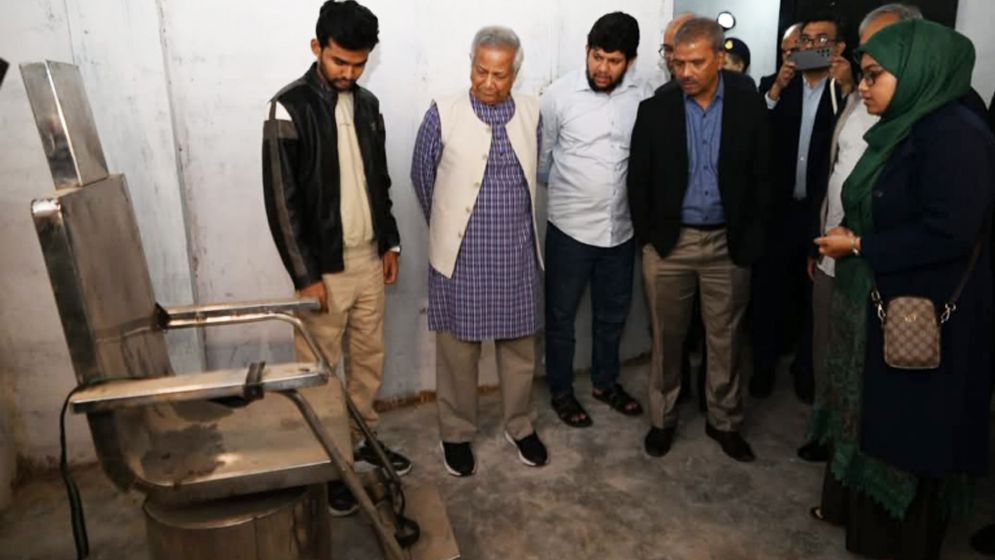 গণমাধ্যমকে সঙ্গে নিয়ে আয়নাঘর পরিদর্শন করলেন প্রধান উপদেষ্টা