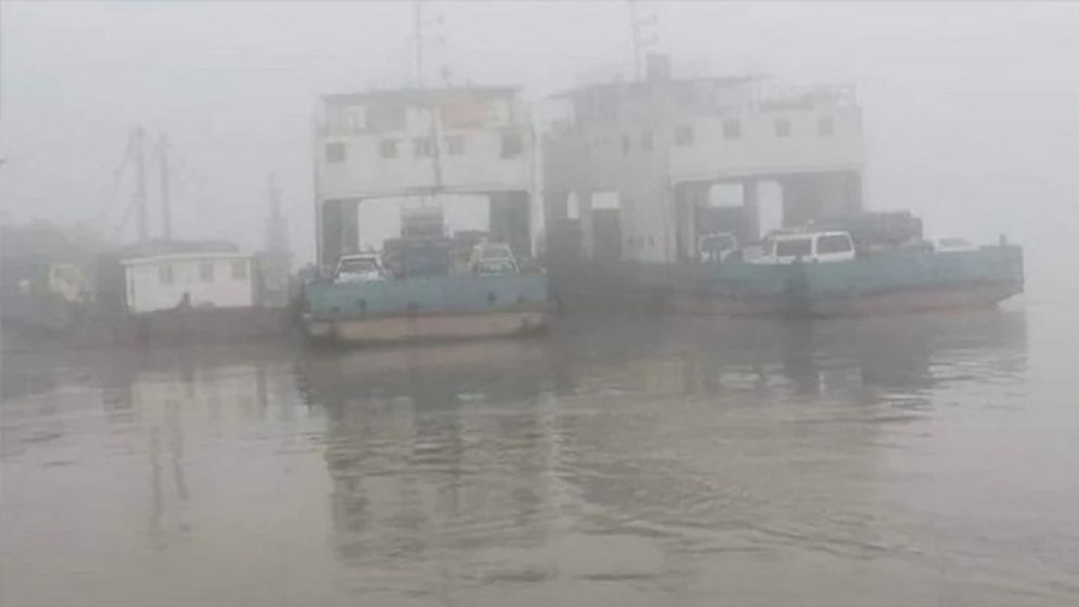 ঘন কুয়াশায় দৌলতদিয়া-পাটুরিয়া নৌরুটে ফেরি বন্ধ