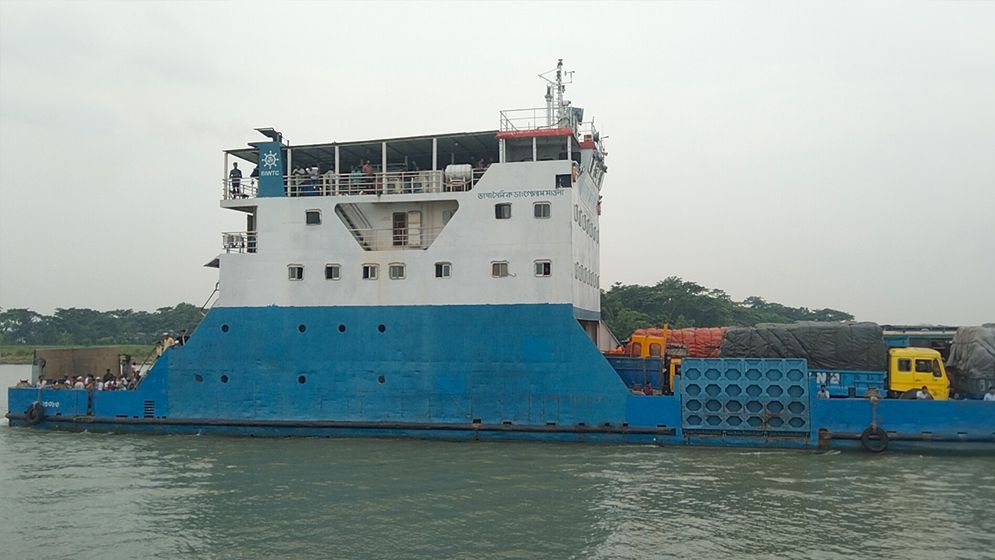 দৌলতদিয়া-পাটুরিয়া নৌরুটে ফেরি চলাচল শুরু