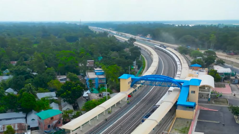 দুই স্টেশনের নাম পরিবর্তন, ট্রেনের টিকিট খুঁজতে হবে যে নামে