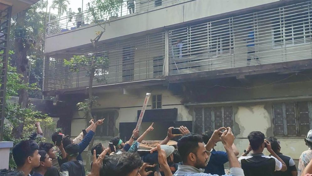 ওবায়দুল কাদেরের বাড়িতে হামলা-ভাঙচুর