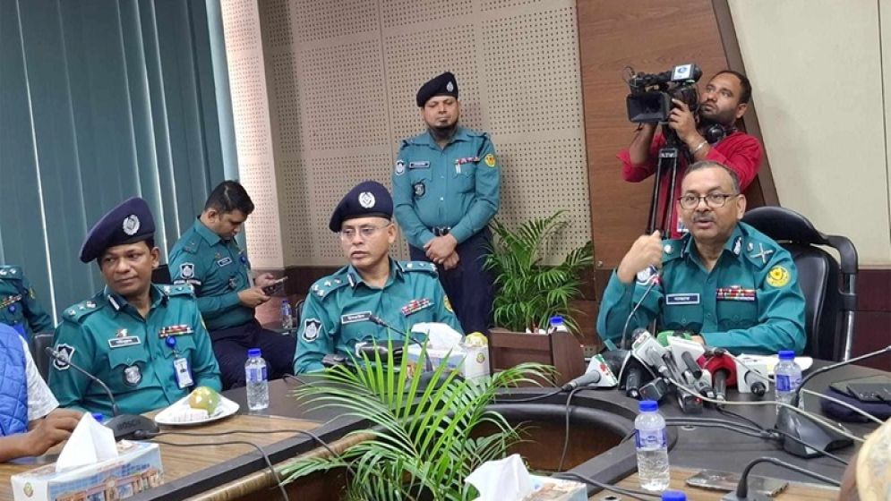ট্রাফিক সার্জেন্টদের 'হালকা অস্ত্র' দেয়ার ঘোষণা