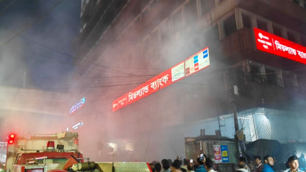 কারওয়ান বাজারে ইটিভি ভবনে আগুন