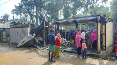 আগুনে পুড়ে ছাই ২ ব্যবসা প্রতিষ্ঠান ও বসতবাড়ী