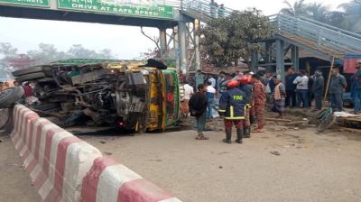 ট্রাকের নিচে চাপা পড়ে নিহত মোটরসাইকেল আরোহী