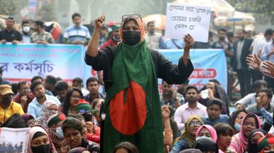 প্রাথমিকের শিক্ষক পদে নিয়োগ বাতিল হওয়া সাত নারীসহ আটক ১৪ প্রার্থী