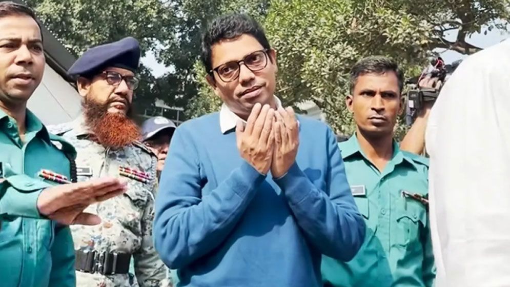 পলকের স্থাবর-অস্থাবর সম্পদ জব্দ