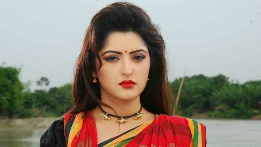 ভালোবাসা নিয়ে ফেসবুকে পরীমণির স্ট্যাটাস