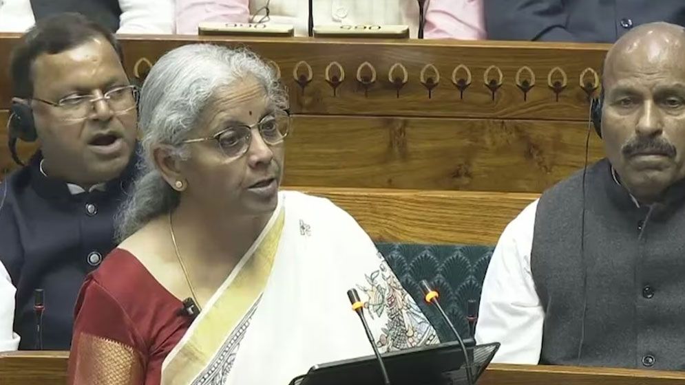 ভারতে ১২ লাখ রুপি পর্যন্ত আয়কর দিতে হবে না