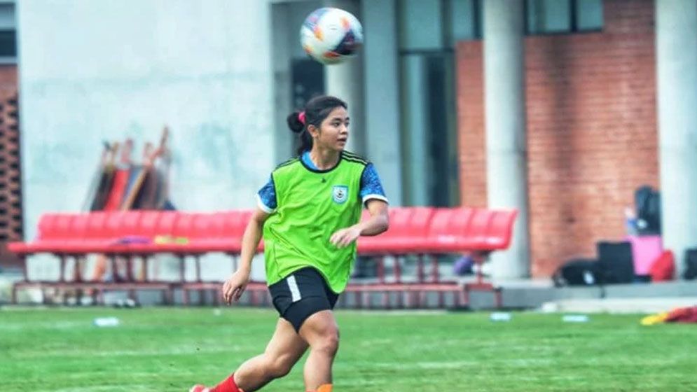 ধর্ষণ-হত্যার হুমকি পাচ্ছেন বাংলাদেশের তারকা ফুটবলার সুমাইয়া