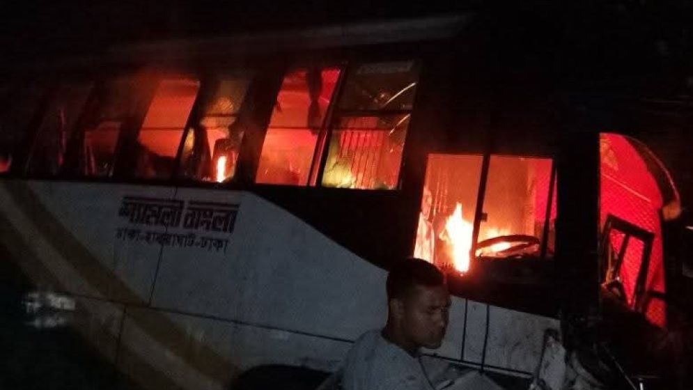 ময়মনসিংহে বাসের ধাক্কায় মাহিন্দ্রার ৬ যাত্রী নিহত