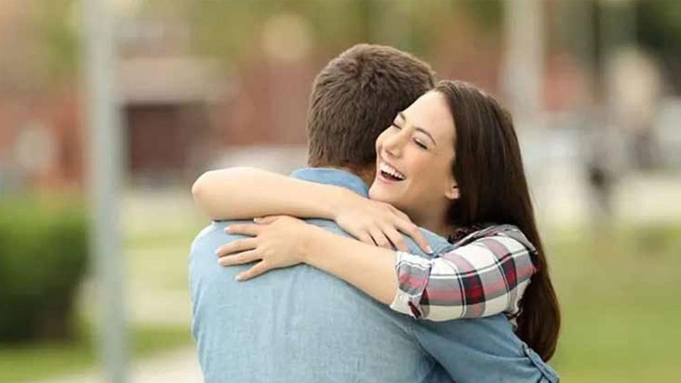 স্ত্রীর প্রশংসা করার দিন আজ