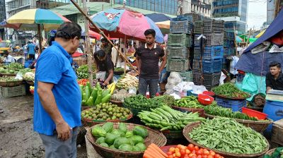 ৫০ টাকার নিচে সবজি নেই বাজারে