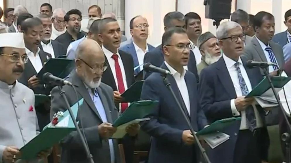 সংসদ সদস্যদের শপথ পড়ালেন সিইসি  