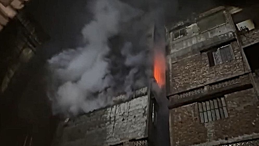 ফায়ার সার্ভিসের এক ঘন্টার চেষ্টায় নিয়ন্ত্রণে