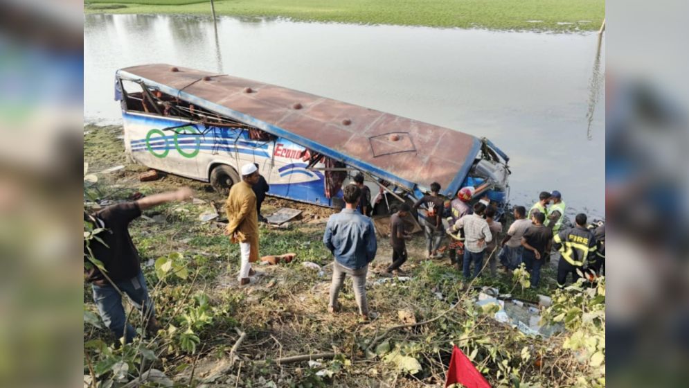 বাসের চাকায় পিষ্ট হলো দুই প্রাণ