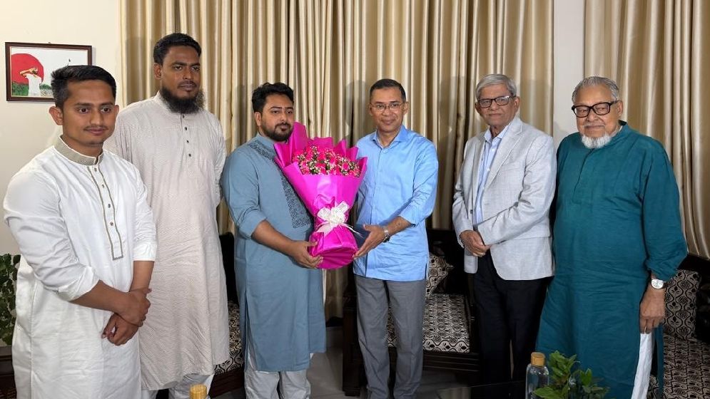  নাহিদ ইসলামের বাসায় তারেক রহমান