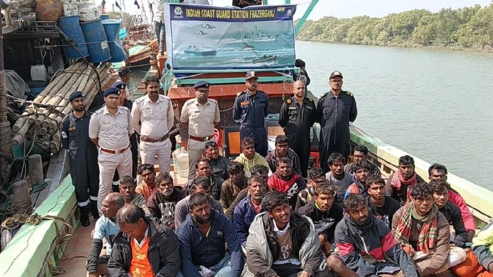 সমুদ্র থেকে ২৮ বাংলাদেশি জেলেকে ধরে নিয়ে গেল ভারত