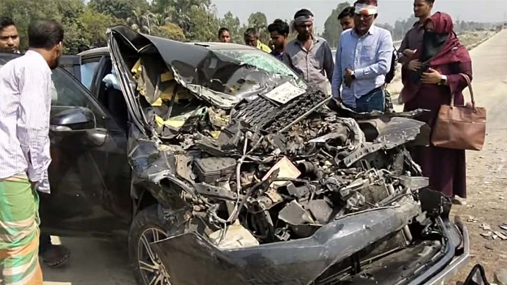 টাঙ্গাইলে প্রাইভেটকারের ধাক্কায় ভ্যানচালকসহ নিহত ২