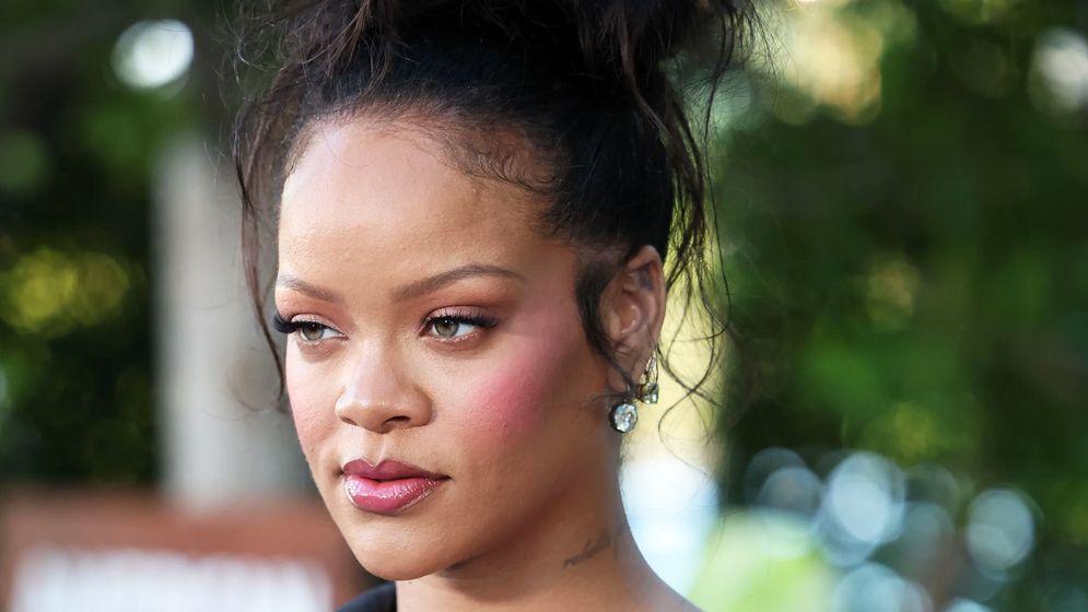 রিহানার বাড়িতে গুলিবর্ষণ, গ্রেপ্তার এক নারী