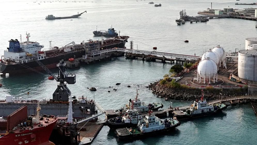 বাজারে আসছে ১৭ কোটি ব্যারেল ইরানি তেল, স্বস্তির ইঙ্গিত জ্বালানিতে 