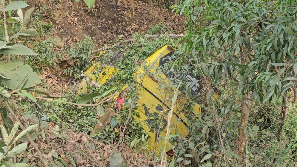 বান্দরবানে পর্যটকবাহী বাস খাদে,  আহত ৩০