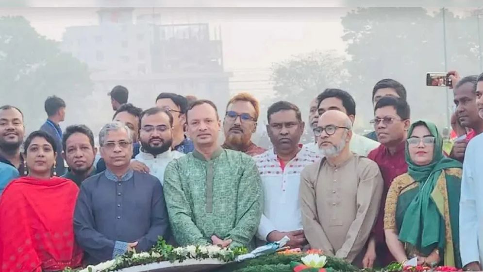 জাতীয় স্মৃতিসৌধে নবনিযুক্ত অ্যাটর্নি জেনারেলের শ্রদ্ধা