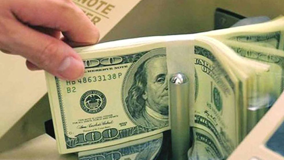 ঝুঁকিতে প্রবাসীরা, রেমিট্যান্সে বড় ধাক্কার শঙ্কা