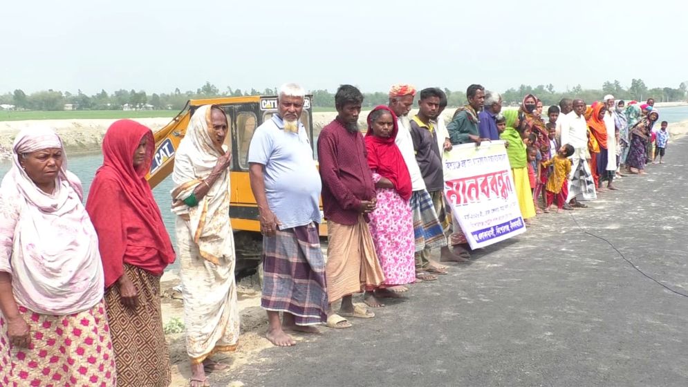 তিস্তা সেচখালের সংস্কার কাজে অনিয়মের অভিযোগে মানববন্ধন 