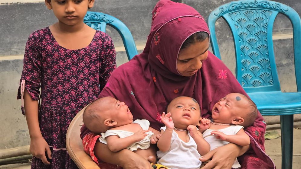একসঙ্গে ৩ কন্যাশিশুর জন্ম, দুশ্চিন্তায় দম্পতি 