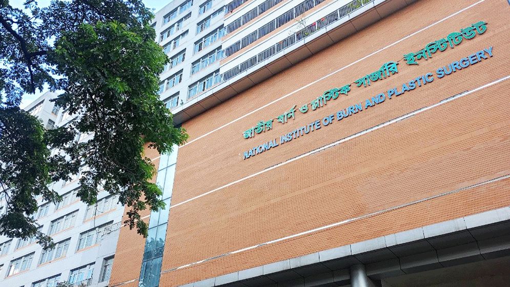 গ্যাস লিকেজ থেকে বিস্ফোরণ, নারী-শিশুসহ দগ্ধ ১০  